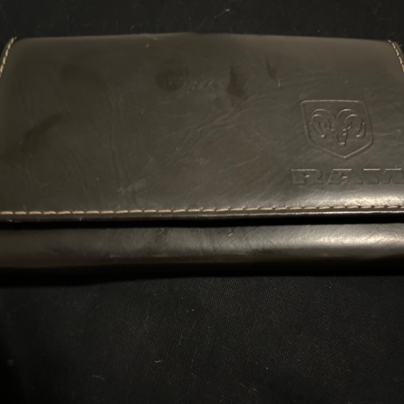 2012 DODGE RAM TRUCKS 1500-3500 GAS/DIESEL OWNER'S MANUAL SET AND PORTFOLIO CASE - Picture 7 of 7